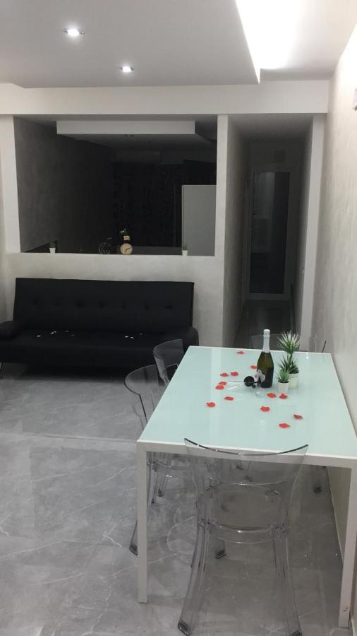 Aparthotel Le Rocce Nere Giardini-Naxos Exterior foto